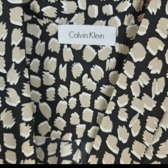 Calvin Klein Sleeveless V-neck Top‎ - Picture 11 of 11